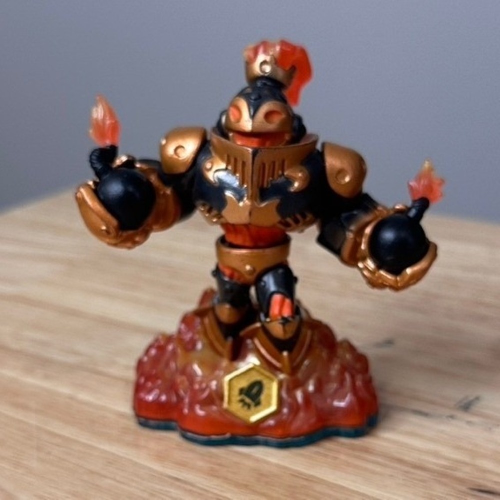 Skylanders Swap Force Blast Zone Fire Element Magnetic Action Figure Activision